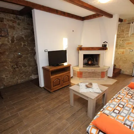 Holiday House With A Parking Space Kirmenjak, - 16515 * ポレッチ