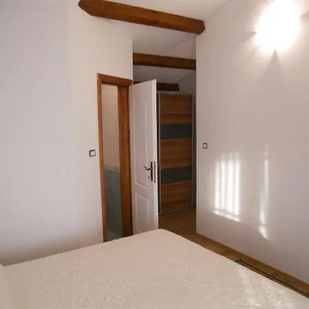 House With A Parking Space Kirmenjak, - 16515 Hébergement de vacances *
