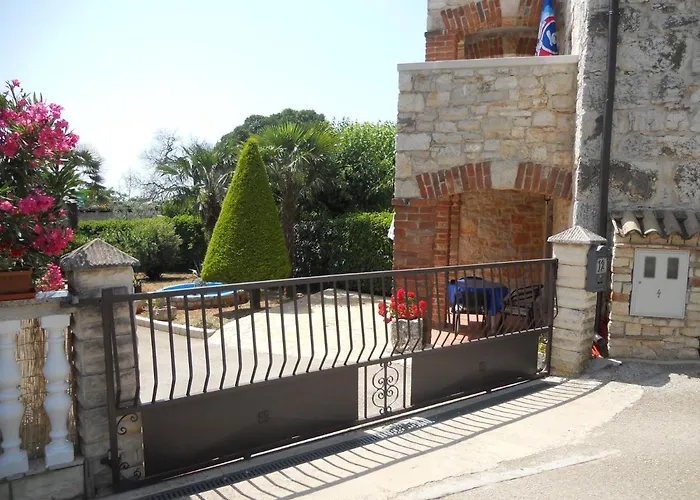 Holiday House With A Parking Space Kirmenjak, - 16515 * ポレッチ